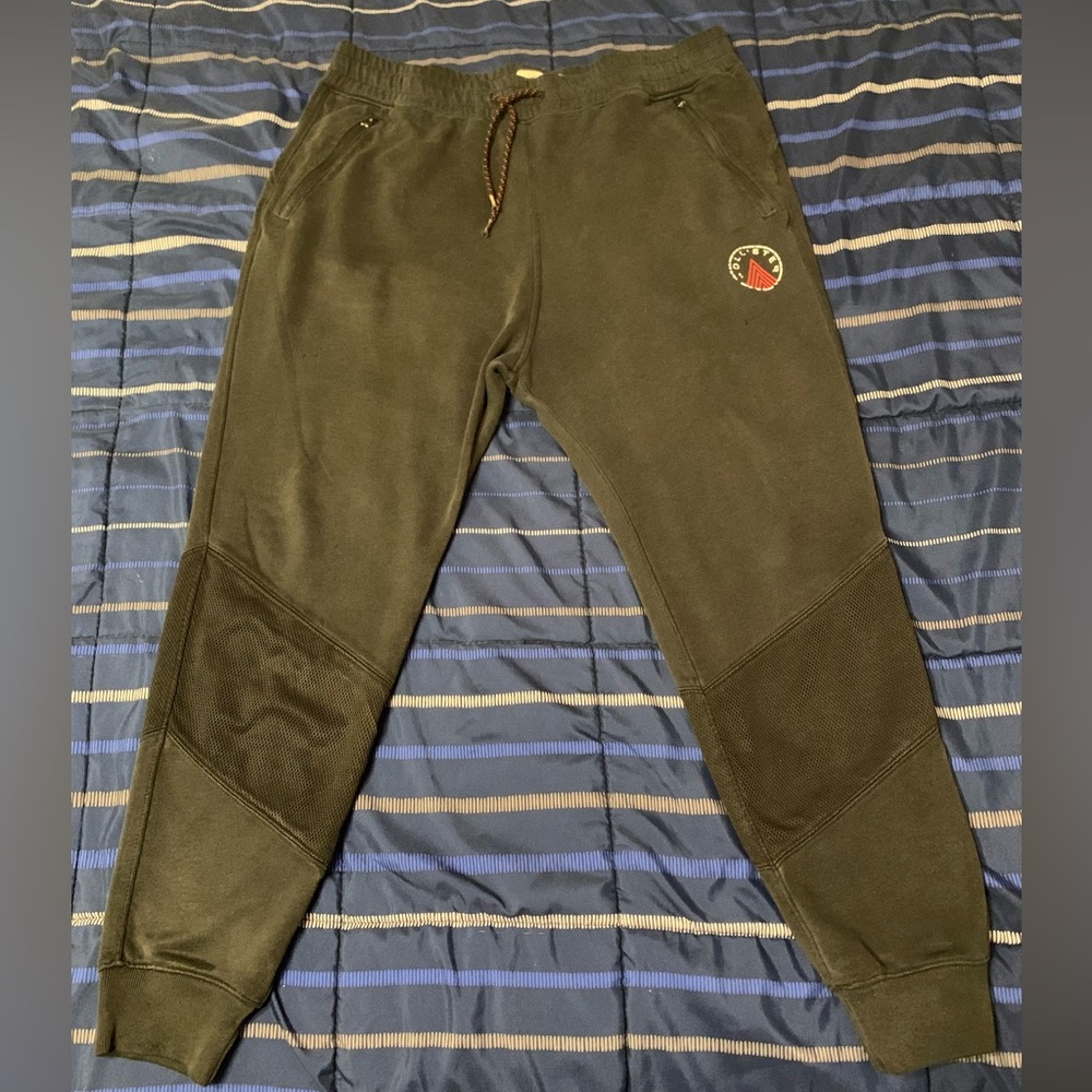 Hollister/ Size Medium/ Black
